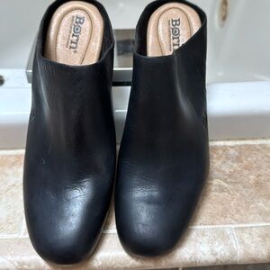 Born black shoes, size 10M, never worn, NWOB